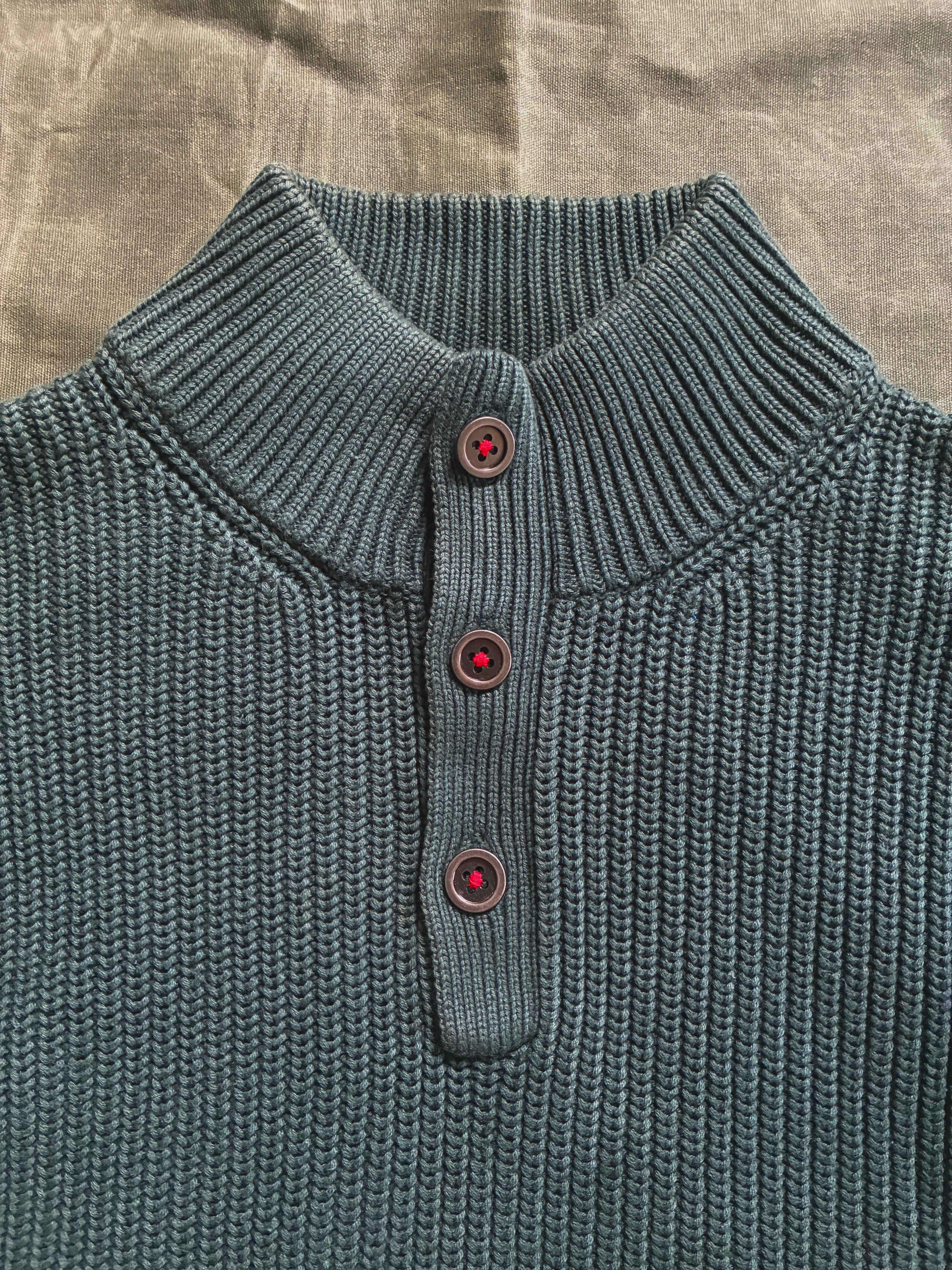 debo "headphone punk" sweater