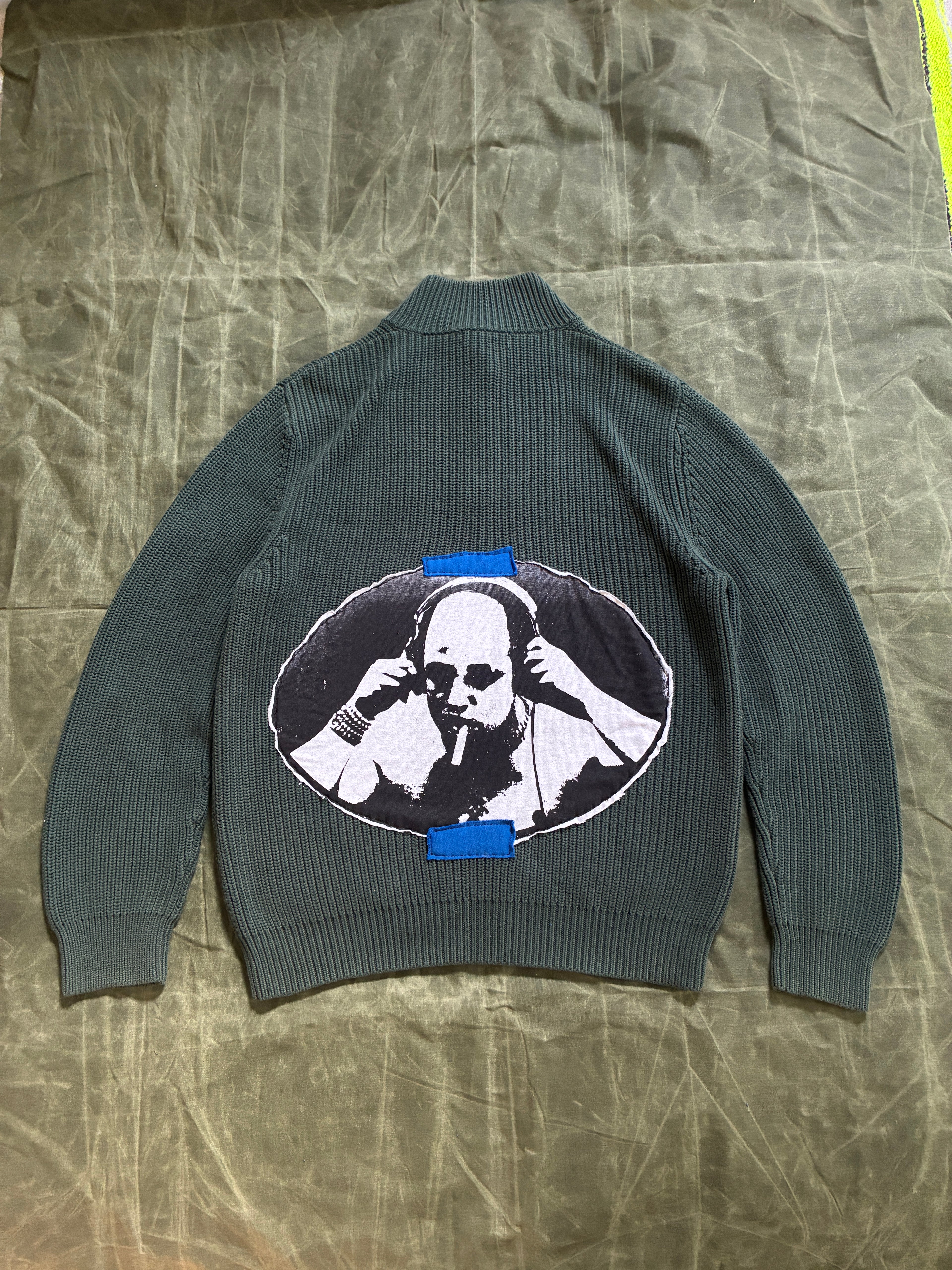 debo "headphone punk" sweater