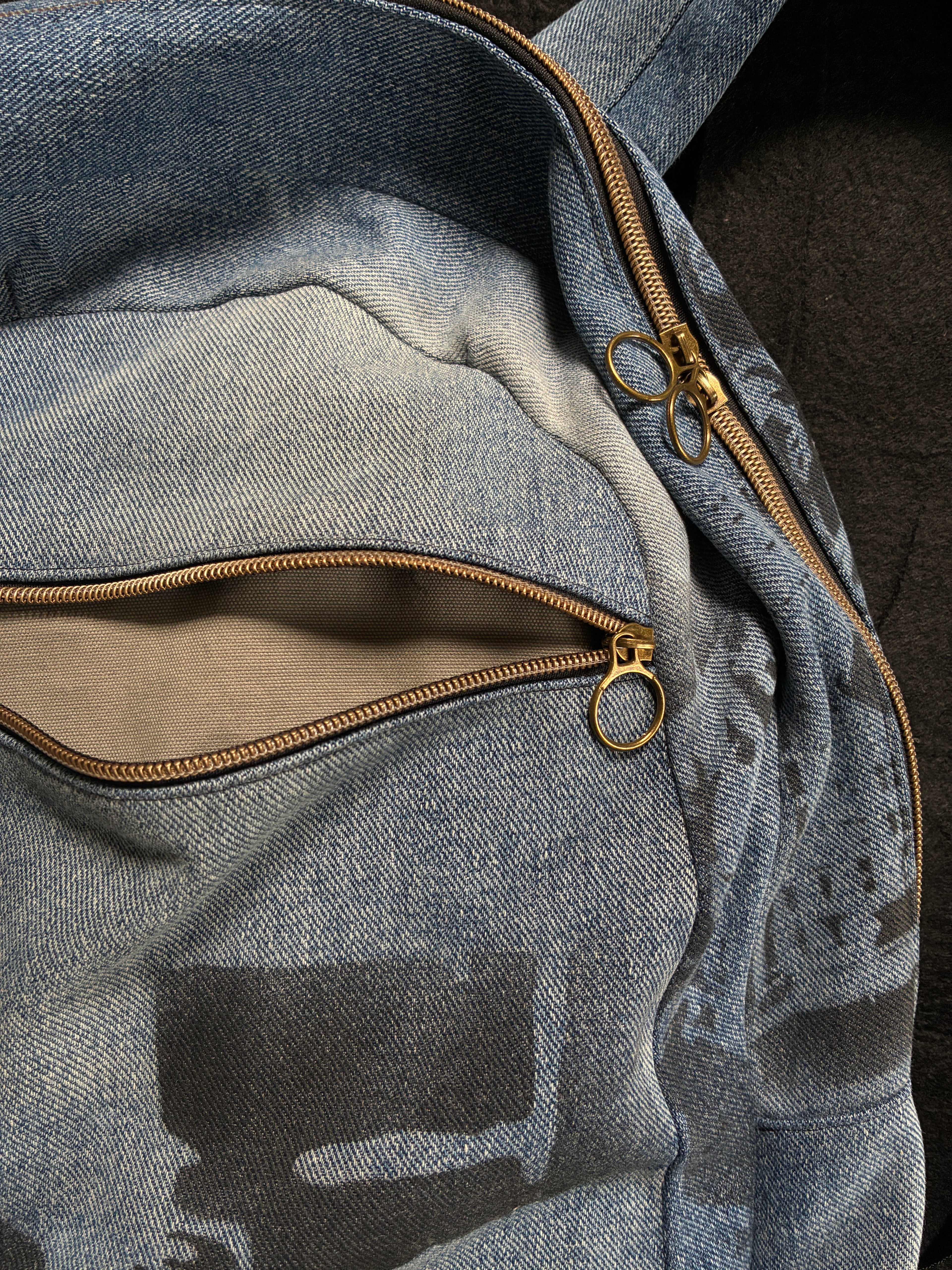 debo backpack 001 "right hook"